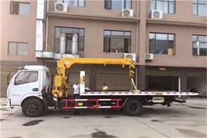 四子王旗附近汽车轮胎更换